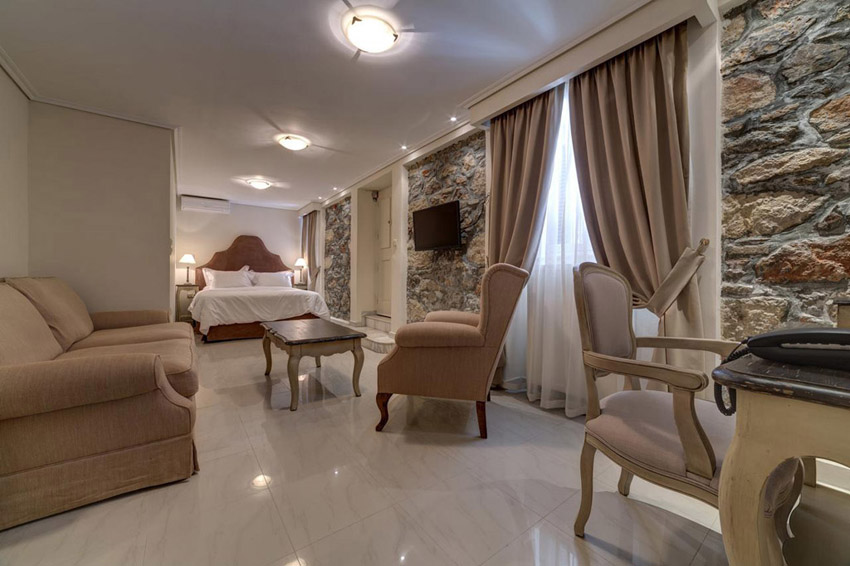 HOME & POETRY -PLAKA ATHENS

